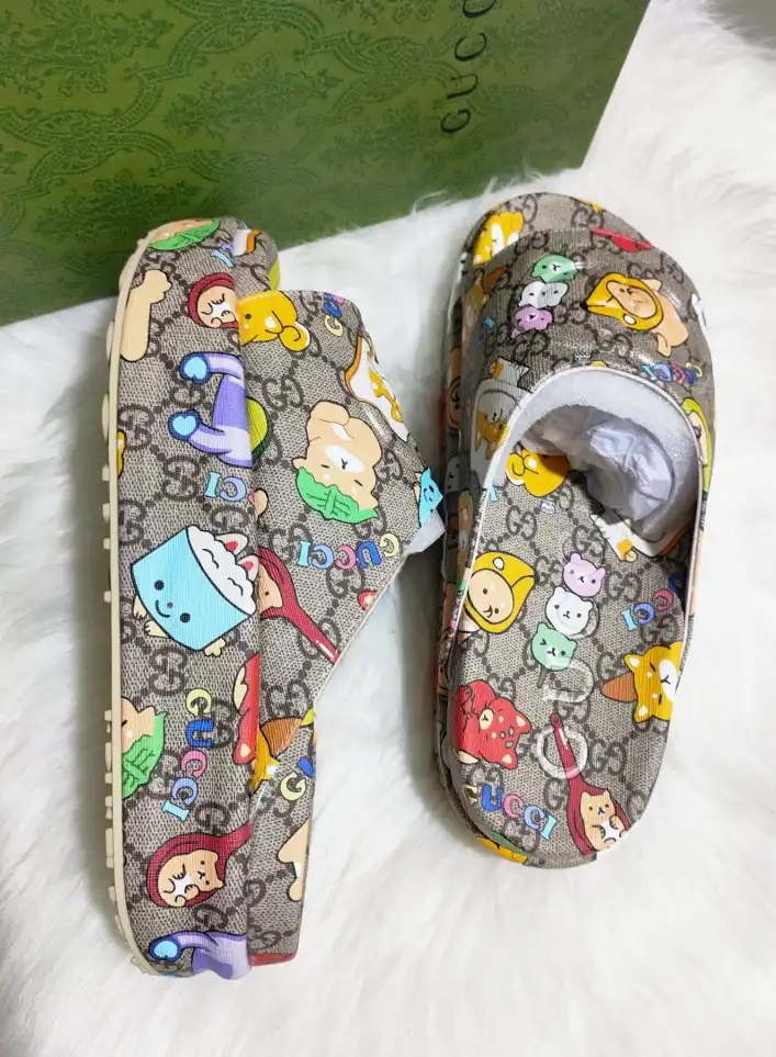 hype Gucci Slippers