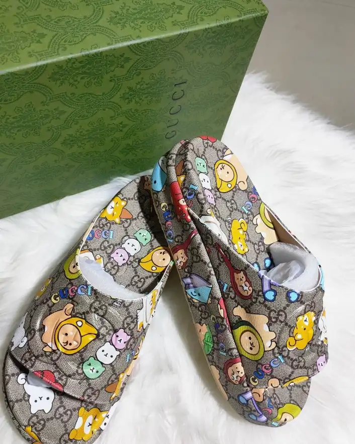 hype Gucci Slippers