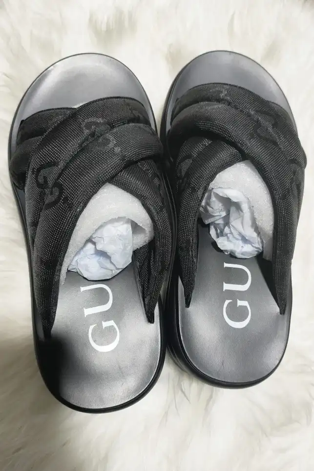 hype Gucci Slippers