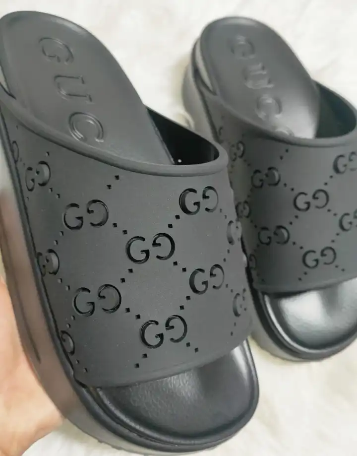 hype Gucci Slippers