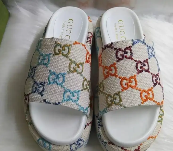 hype Gucci Slippers