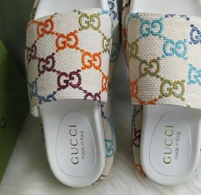 hype Gucci Slippers