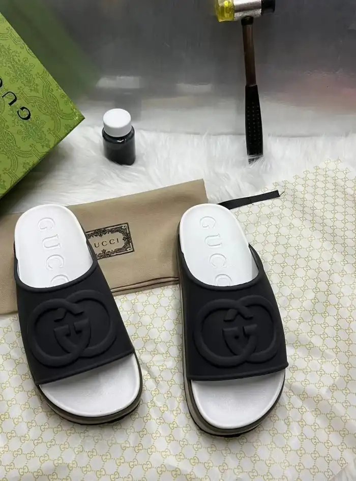 hype Gucci Slippers