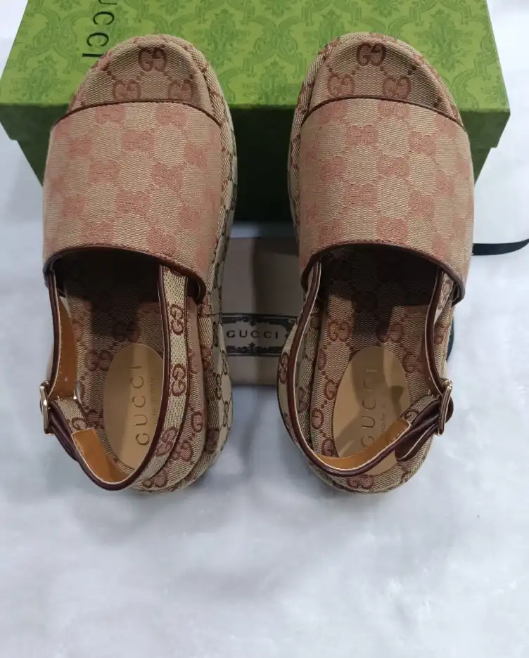 hype Gucci Slippers