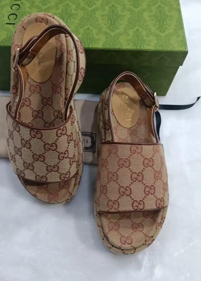 hype Gucci Slippers