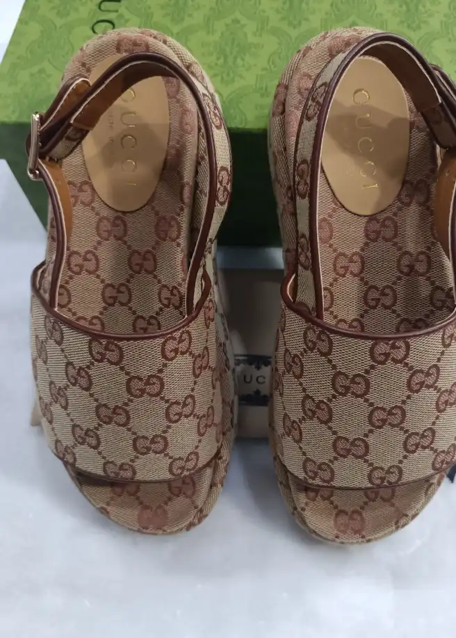 hype Gucci Slippers