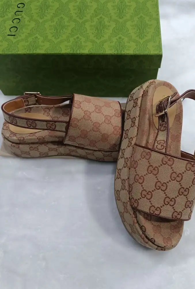 hype Gucci Slippers