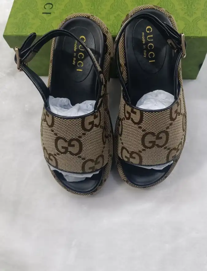 hype Gucci Slippers