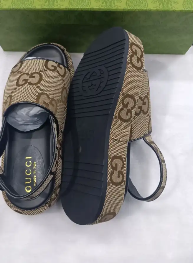 hype Gucci Slippers