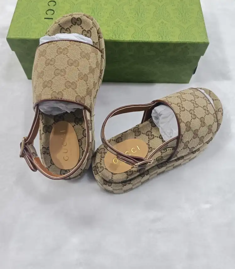 hype Gucci Slippers