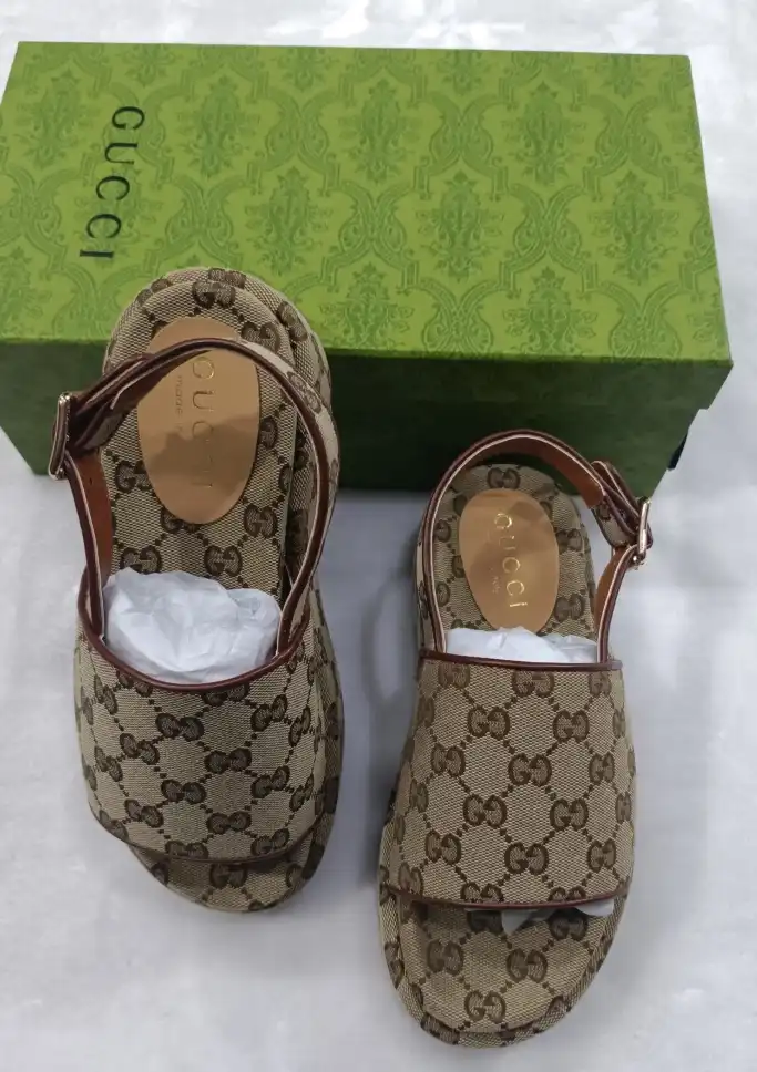 hype Gucci Slippers