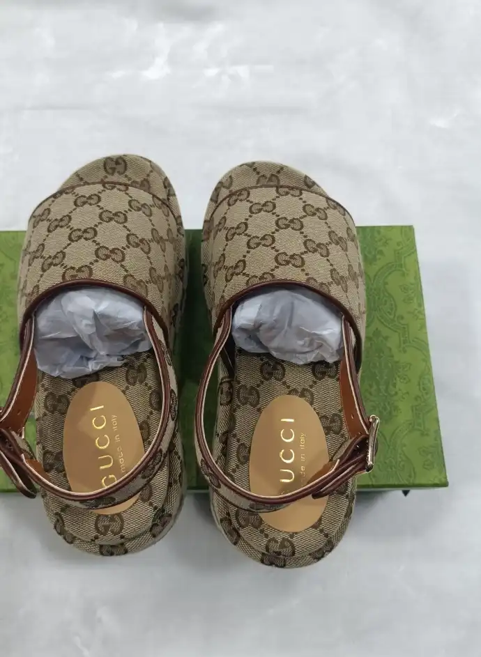 hype Gucci Slippers