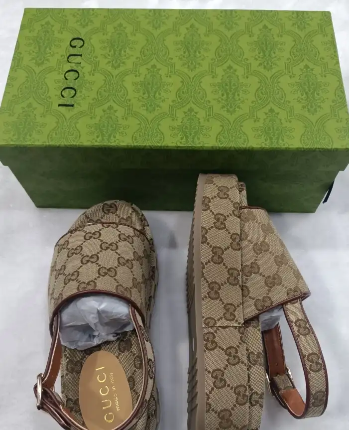 hype Gucci Slippers