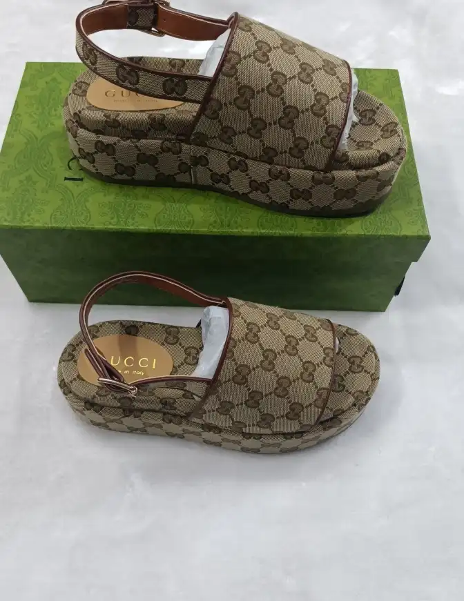 hype Gucci Slippers