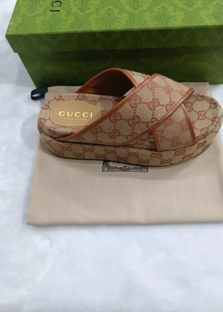 hype Gucci Slippers