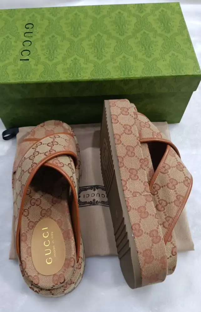 hype Gucci Slippers