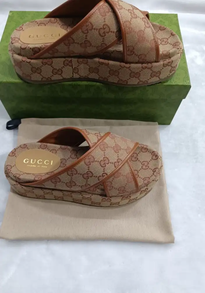 hype Gucci Slippers