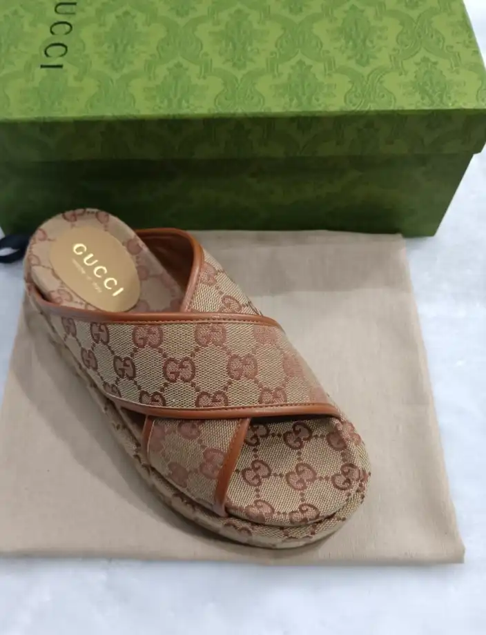 hype Gucci Slippers