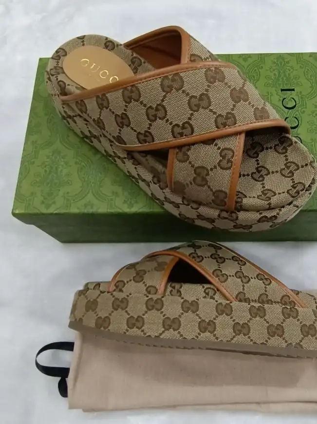 hype Gucci Slippers