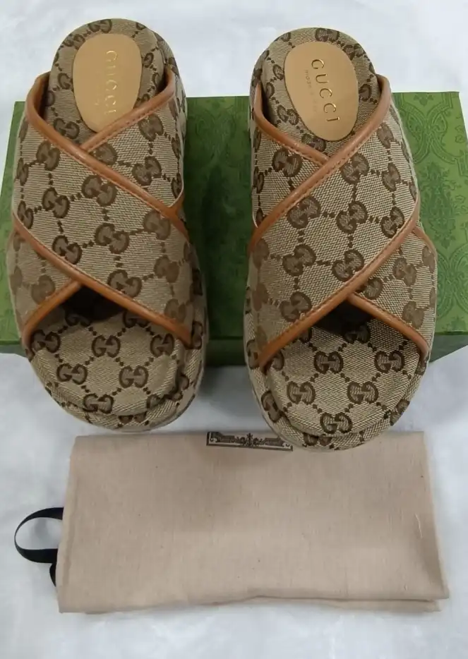 hype Gucci Slippers