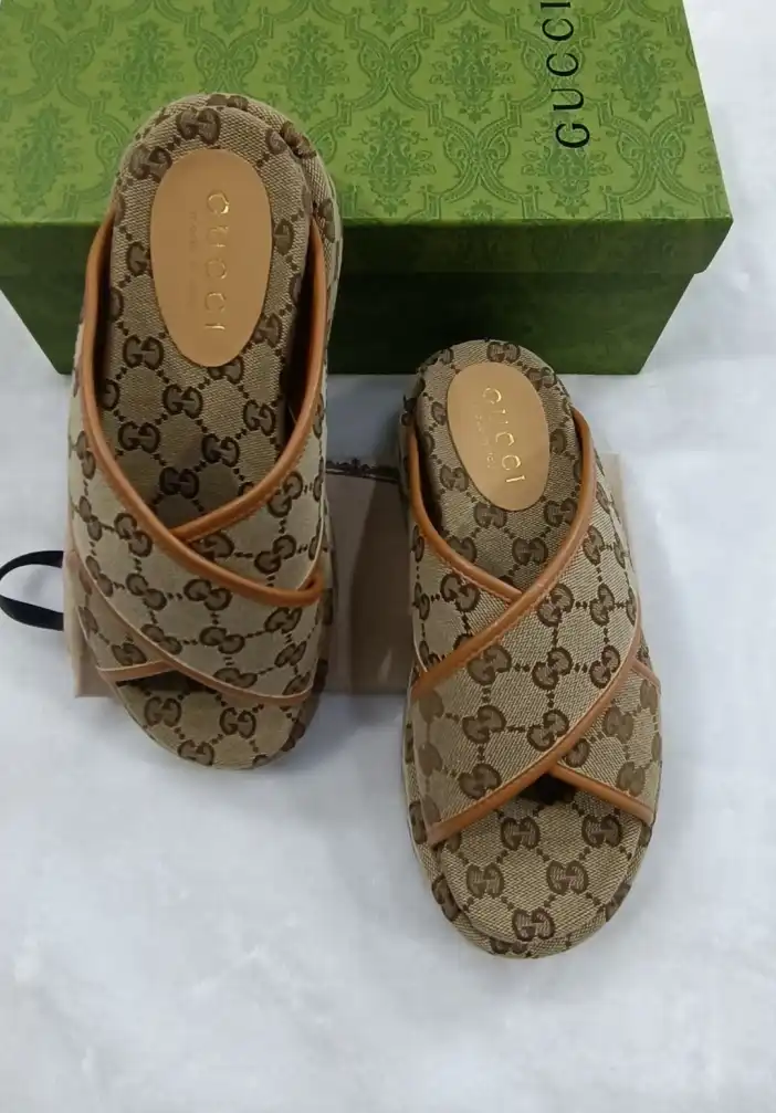 hype Gucci Slippers