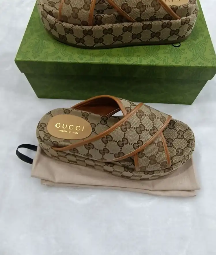 hype Gucci Slippers