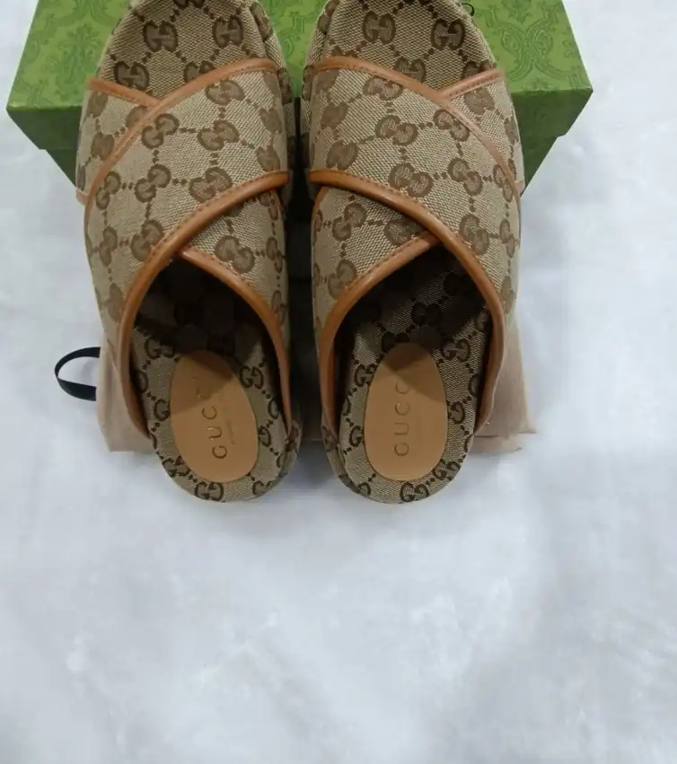 hype Gucci Slippers