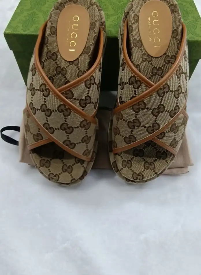 hype Gucci Slippers