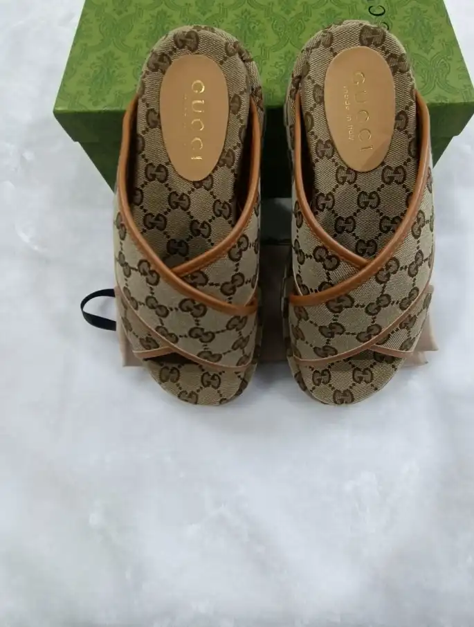 hype Gucci Slippers