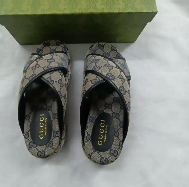 hype Gucci Slippers