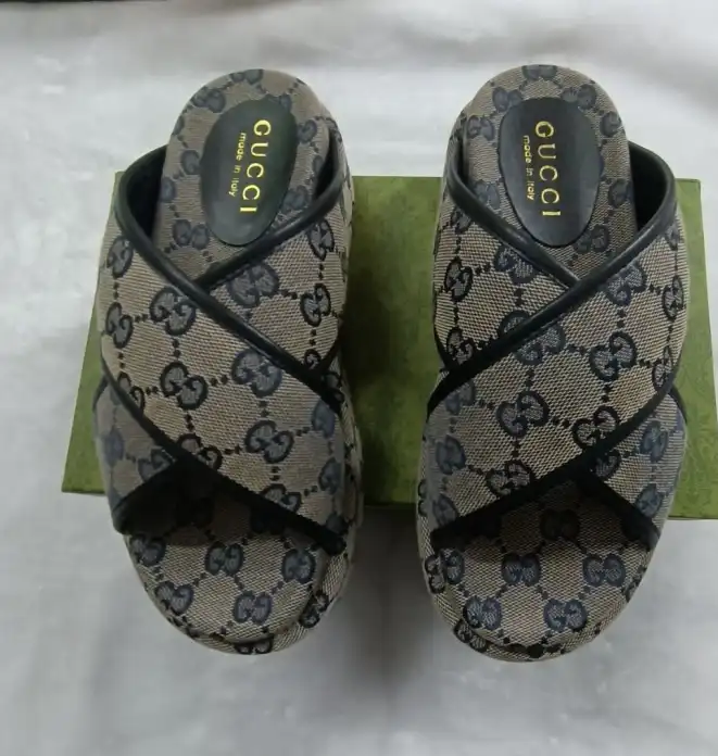 hype Gucci Slippers