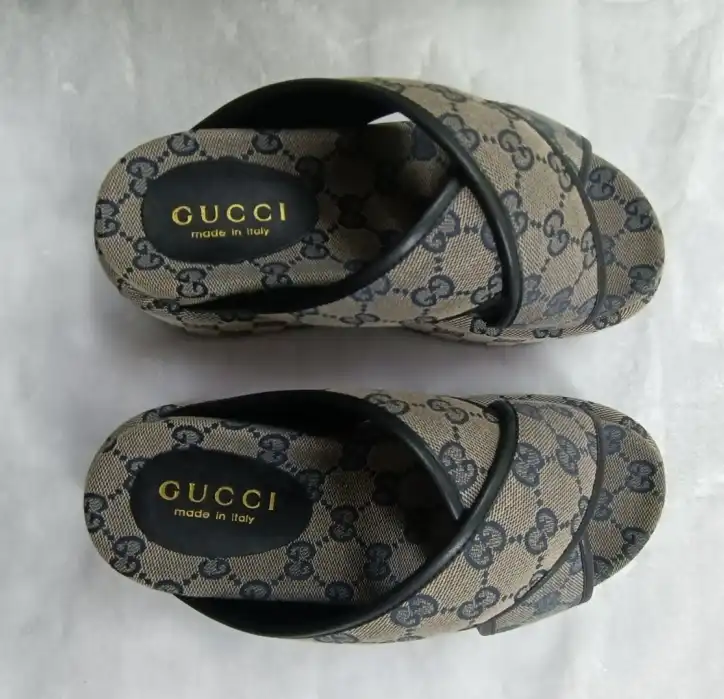 hype Gucci Slippers