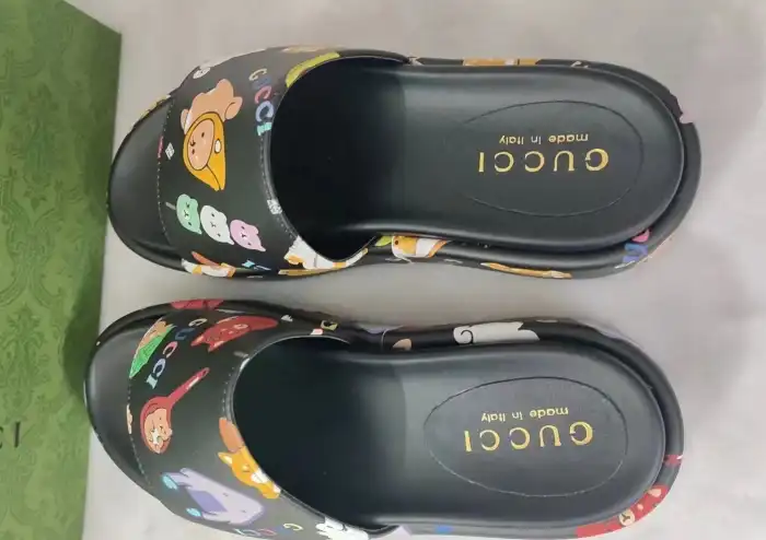 hype Gucci Slippers