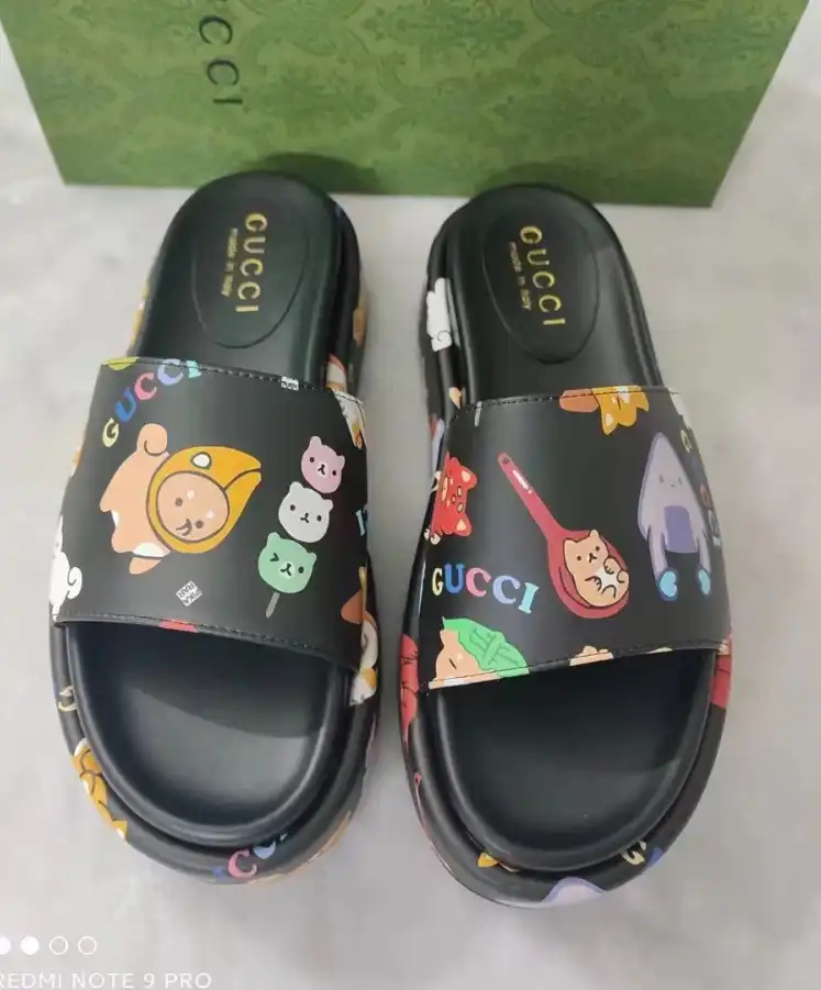 hype Gucci Slippers