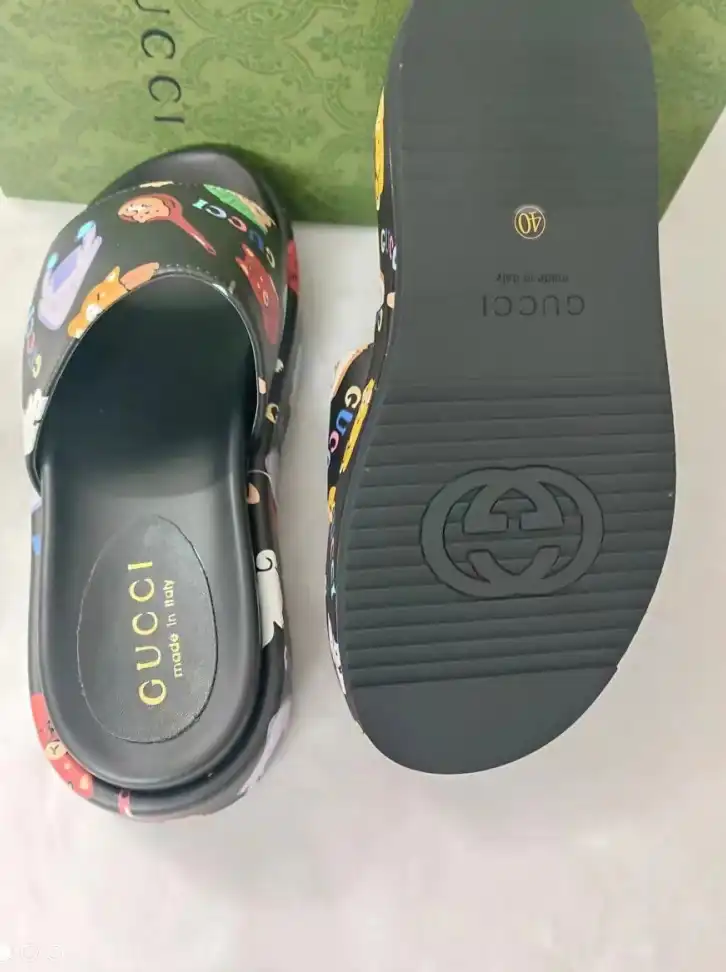 hype Gucci Slippers