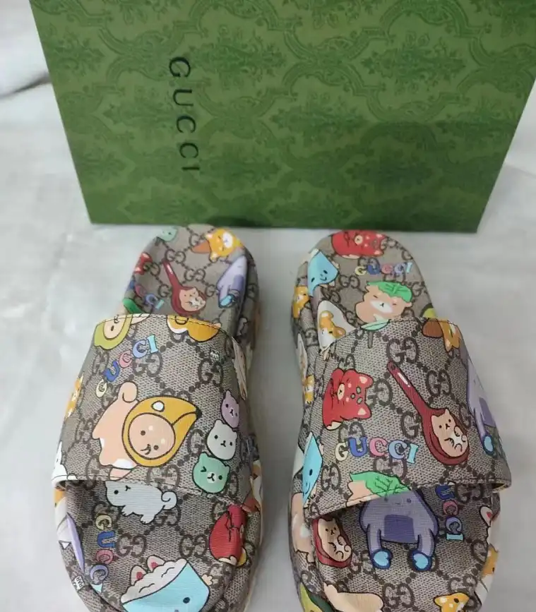 hype Gucci Slippers