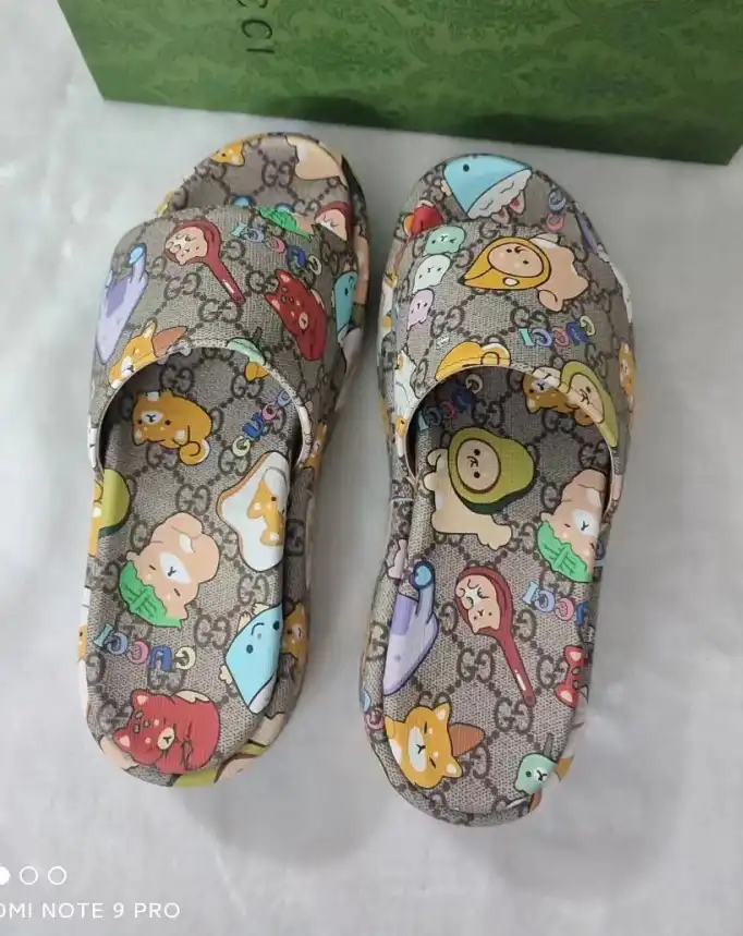 hype Gucci Slippers