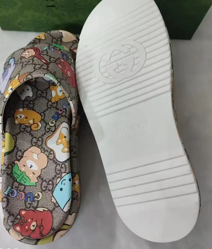 hype Gucci Slippers