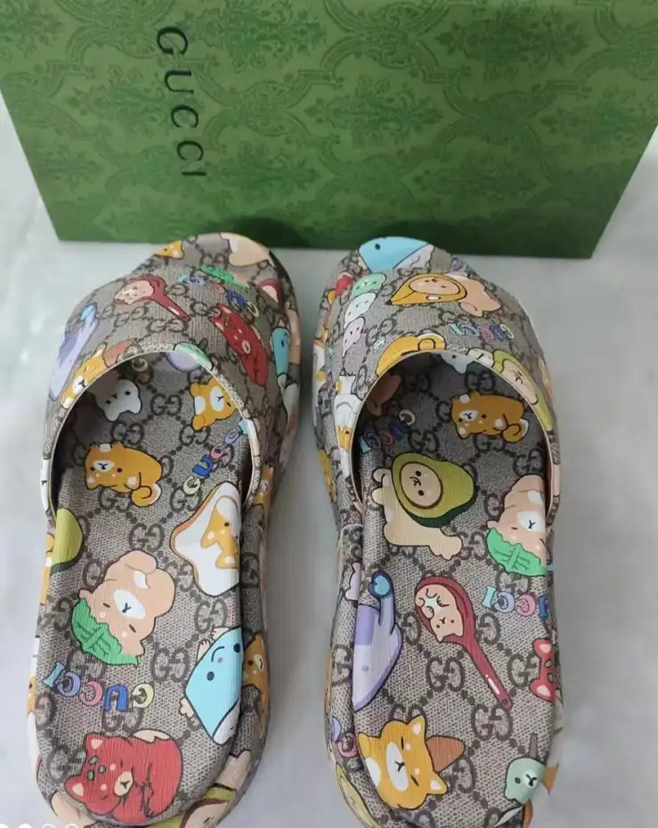 hype Gucci Slippers