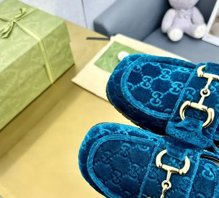 hype Gucci Slippers