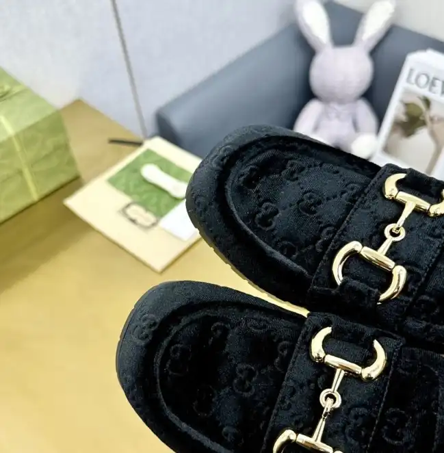 hype Gucci Slippers