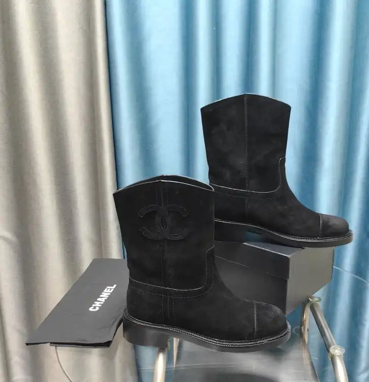 hype Chanel Boots