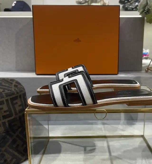 hype Hermes Slippers