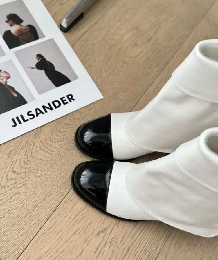 hype Chanel Boots