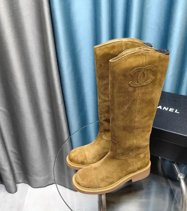 hype Chanel Boots