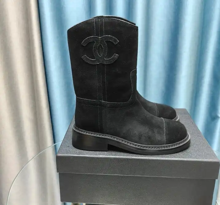 hype Chanel Boots