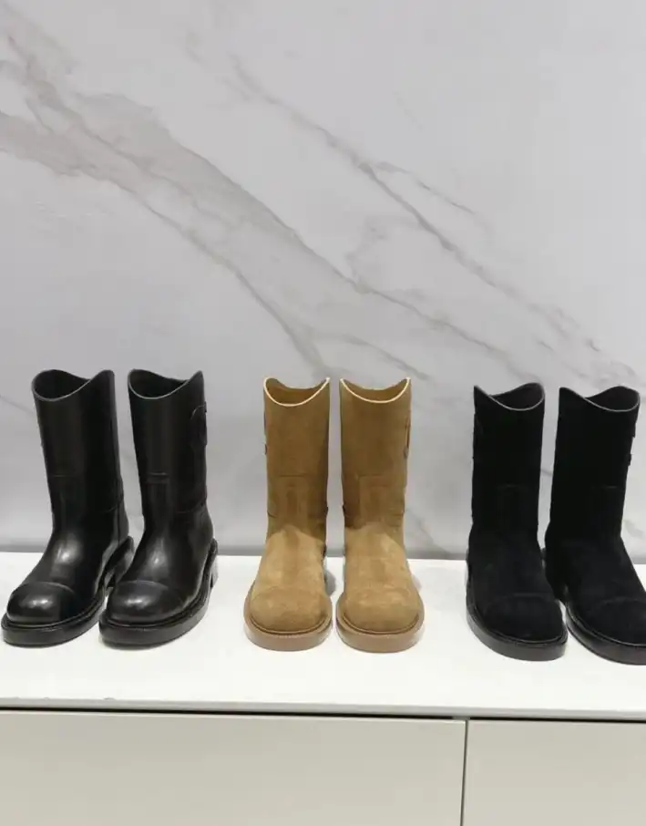 hype Chanel Boots