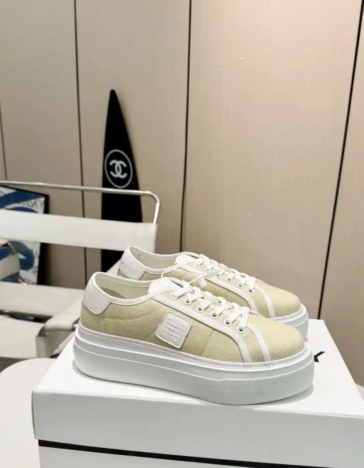 hype Givenchy Sneakers