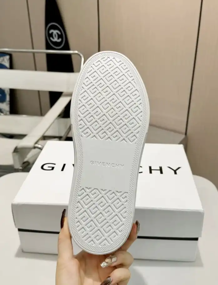 hype Givenchy Sneakers