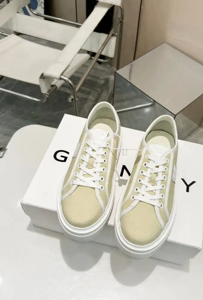 hype Givenchy Sneakers